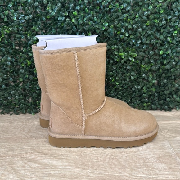 UGG Classic Short II - W5 - Picture 2 of 8